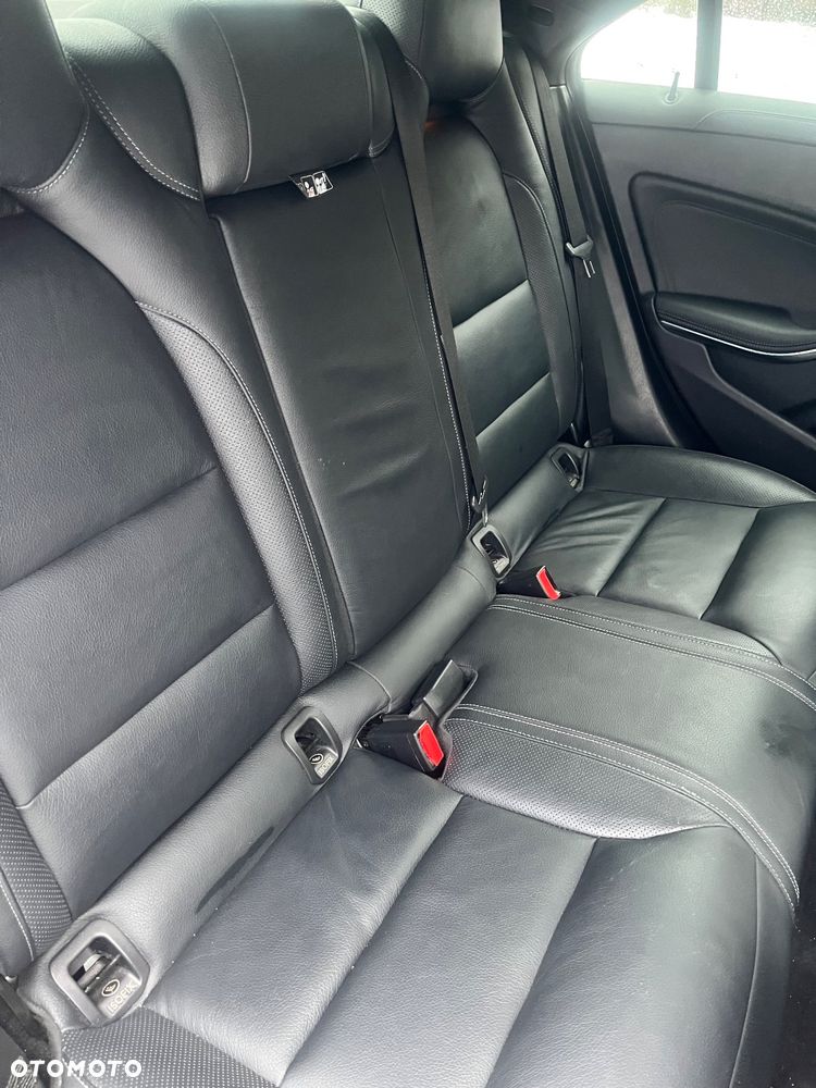 Mercedes-Benz CLA 45 AMG 4Matic 7G-DCT - 15