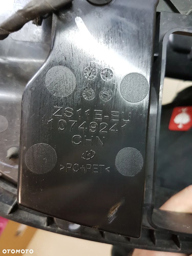 MG ZS EV GRILL KLAPKA ŁADOWANIA - 4