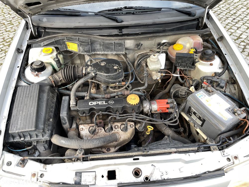 Opel Astra 1.4 GL - 22