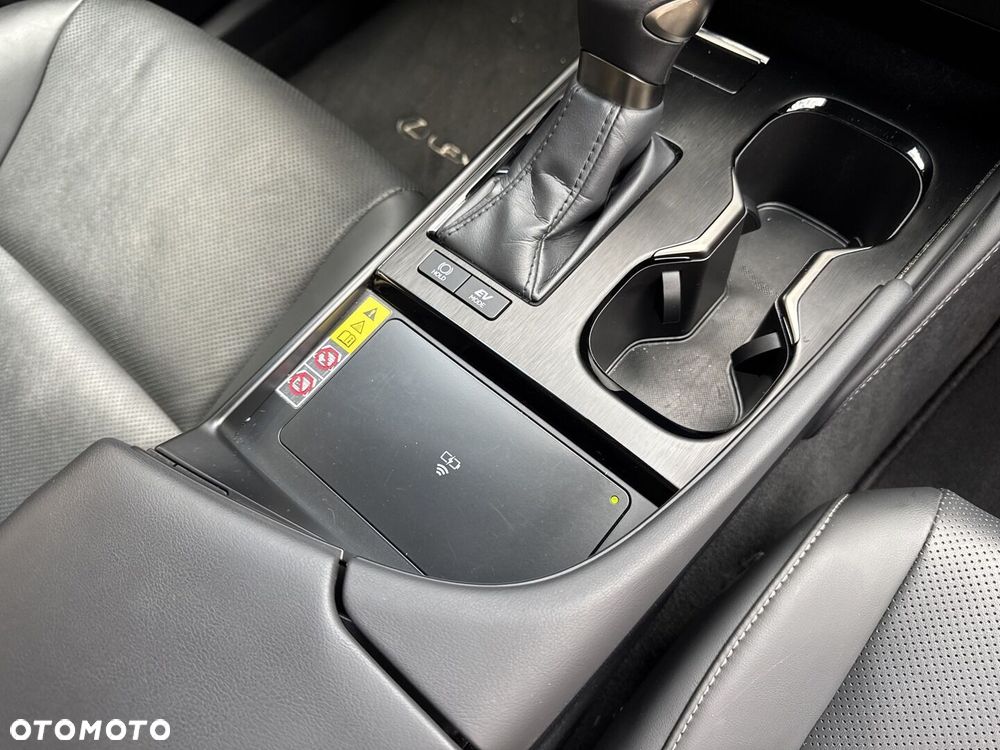 Lexus ES 300h Business Edition - 14