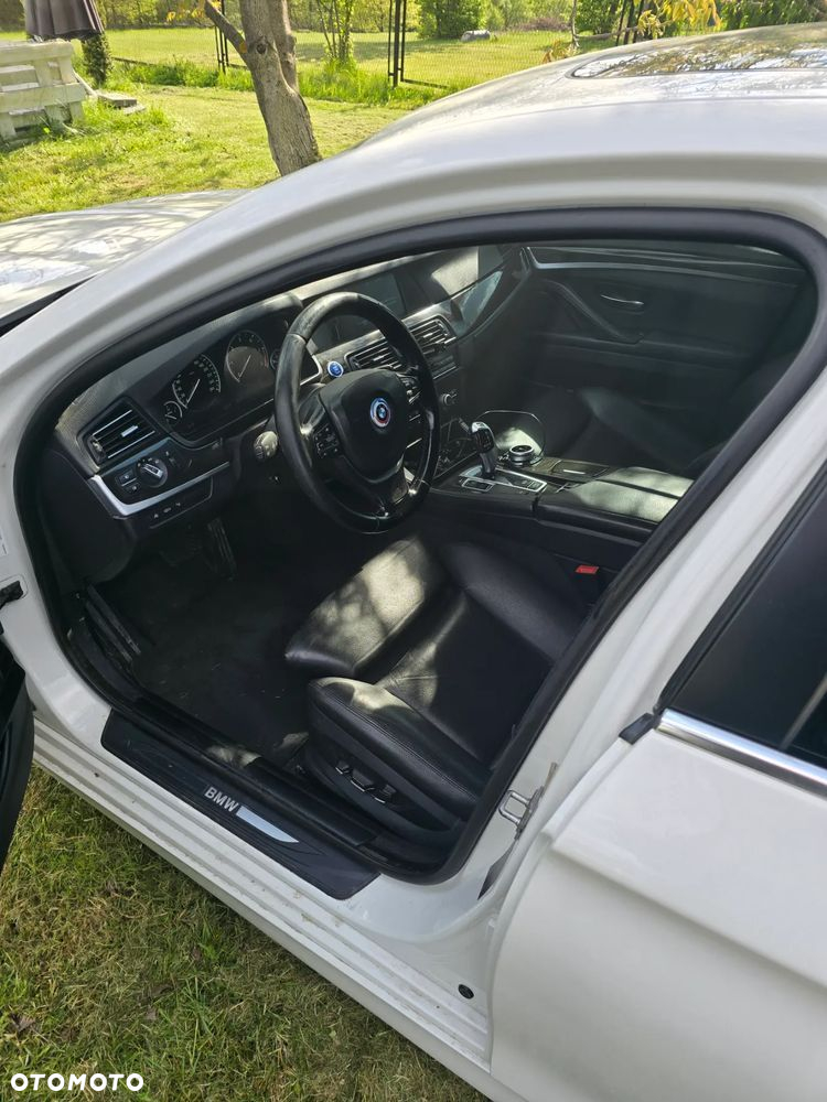 BMW Seria 5 525d Touring Luxury Line - 11