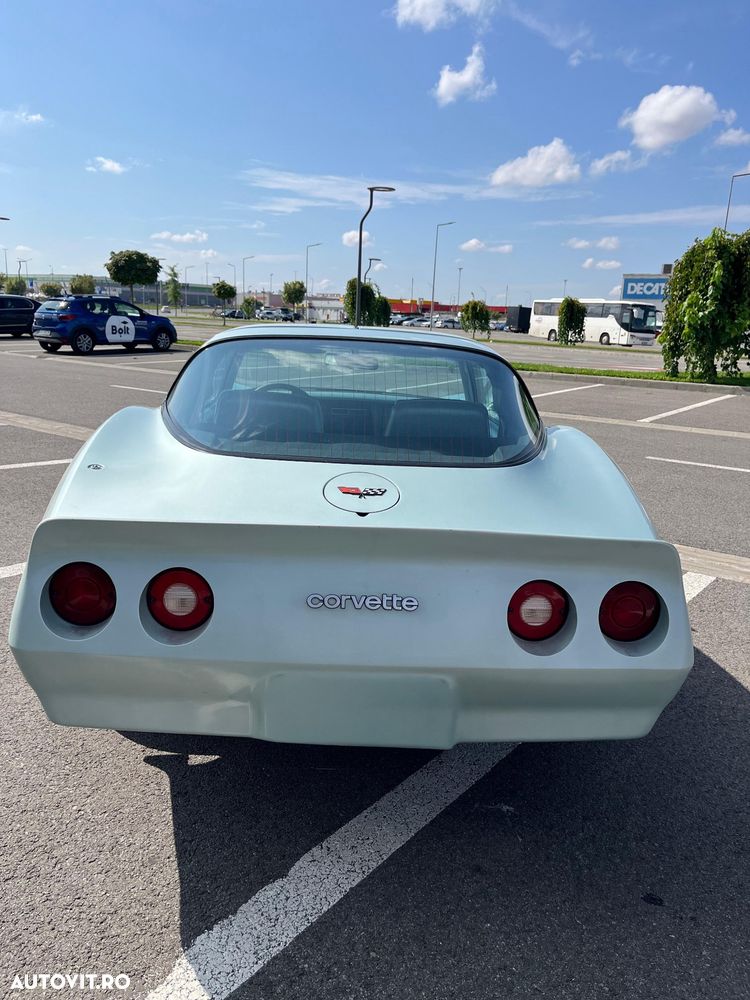 Chevrolet Corvette - 4