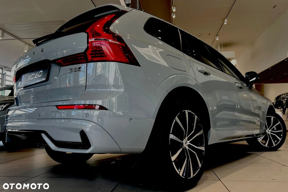 Volvo XC 60 B5 B AWD Plus Dark - 4