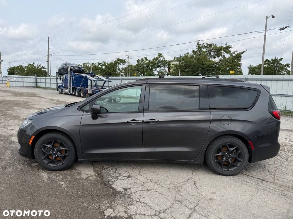 Chrysler Pacifica - 7