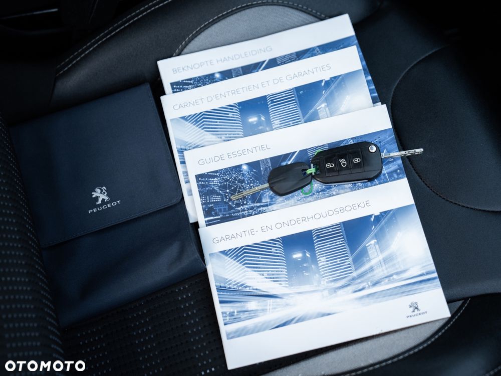 Peugeot 2008 1.6 BlueHDi Allure S&S - 40