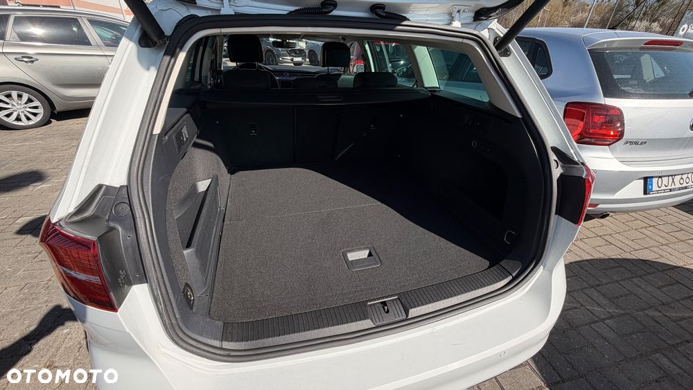 Volkswagen Passat - 25