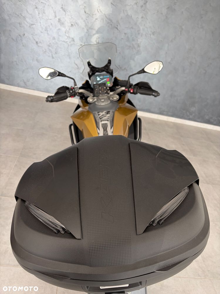 BMW F - 11