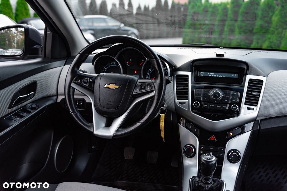 Chevrolet Cruze 1.8 LS - 26