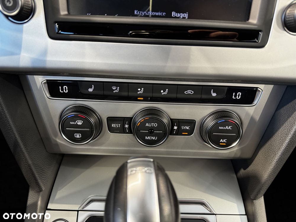 Volkswagen Passat - 25
