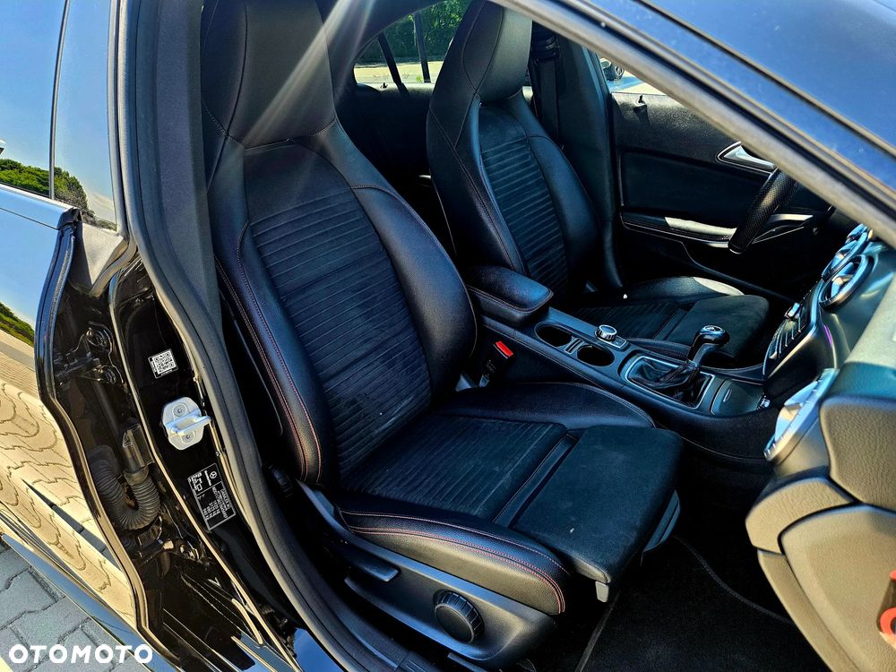 Mercedes-Benz CLA 180 AMG Line - 21