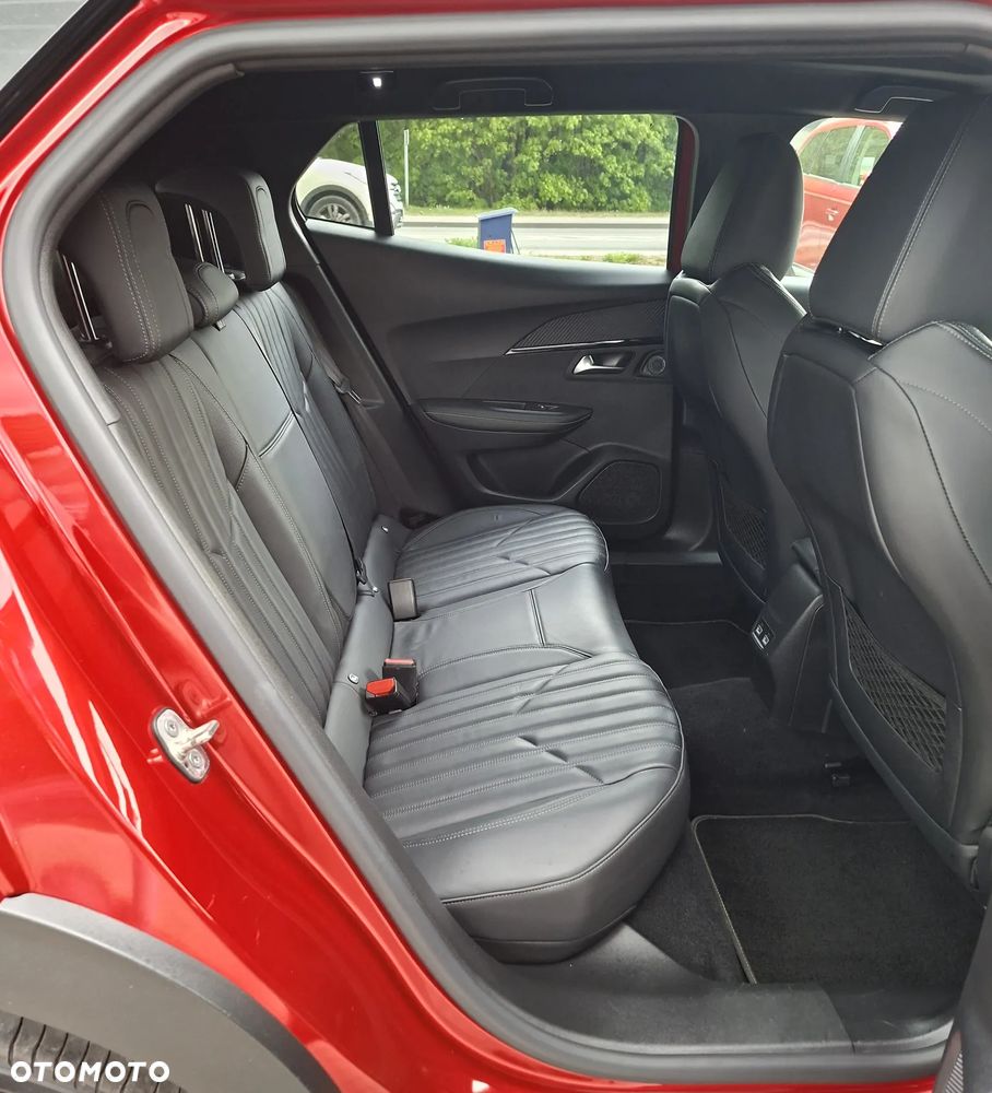 Peugeot 2008 PureTech 130 EAT8 GT - 11