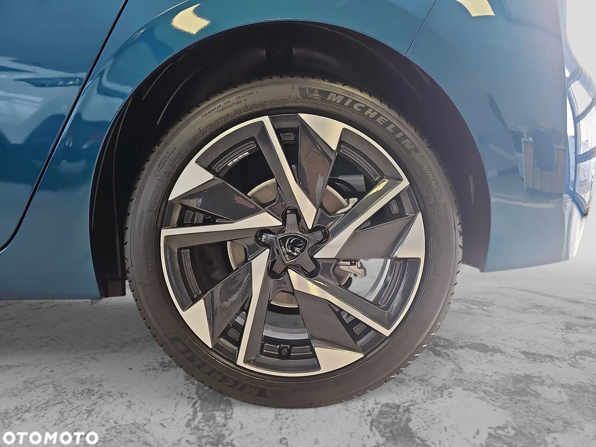 Peugeot 308 1.2 mHEV Allure S&S e-DCS6 - 9