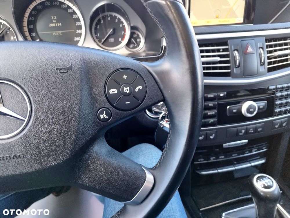 Mercedes-Benz Klasa E 200 CGI BlueEffICIENCY Avantgarde - 32