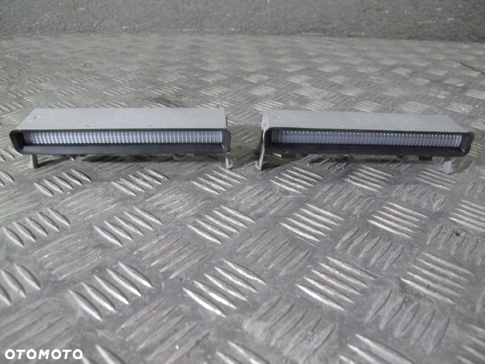 LAMPKA SYGNALIZACYJNA WEWNĘTRZNA SCANIA R S - 1