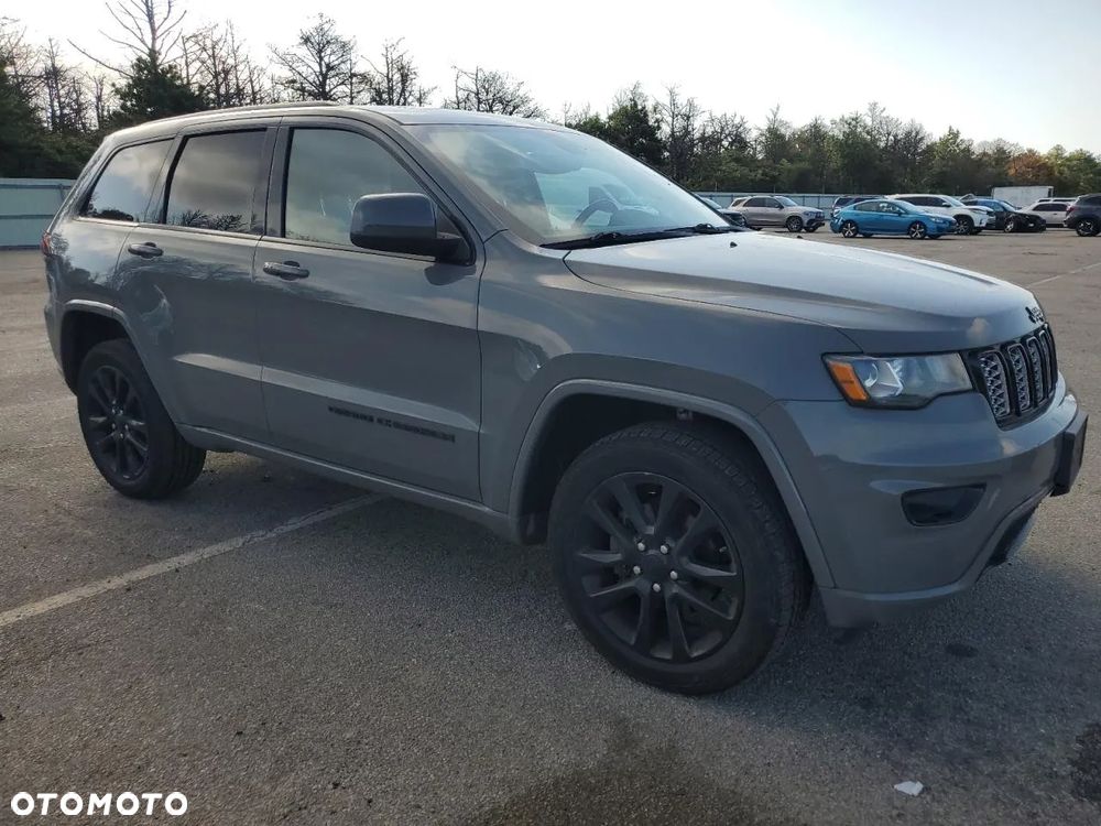 Jeep Grand Cherokee - 1