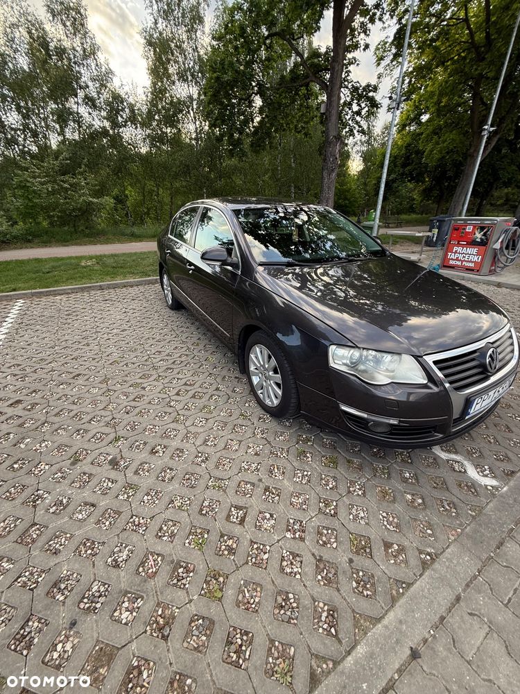 Volkswagen Passat 2.0 TDI DPF Trendline - 12