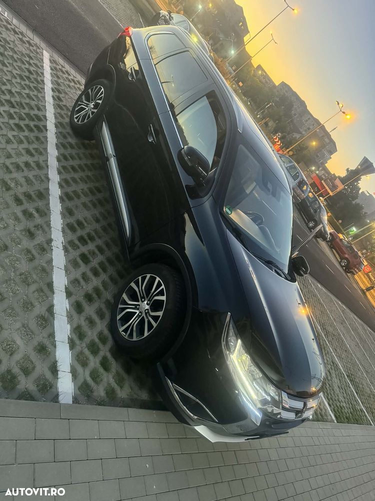 Mitsubishi Outlander - 12