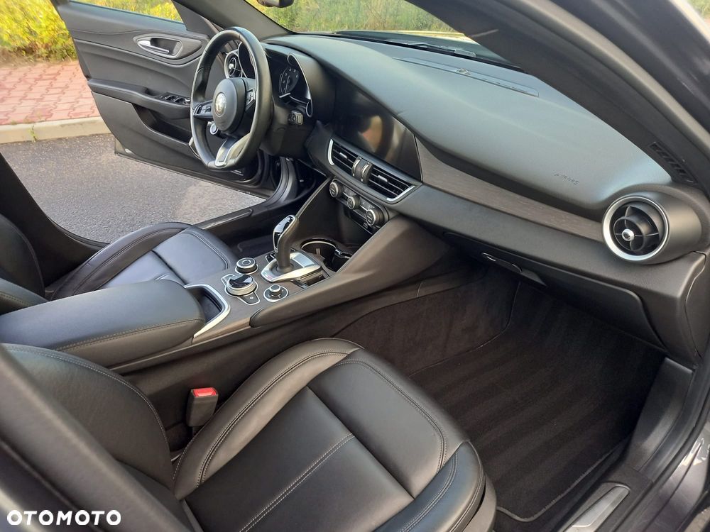 Alfa Romeo Giulia - 10