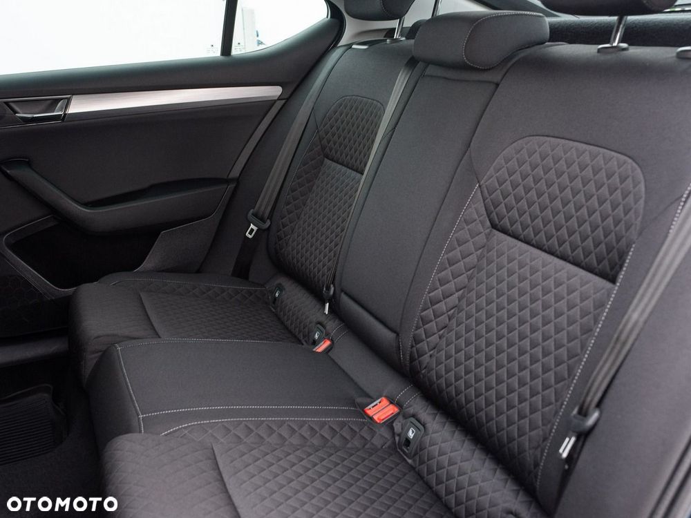 Skoda Superb 2.0 TDI Ambition DSG - 29