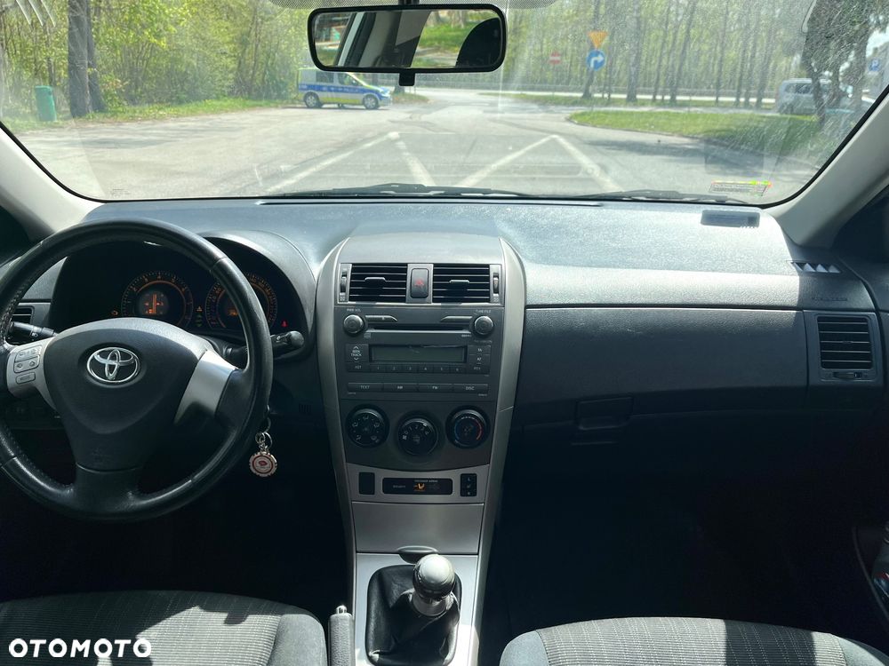 Toyota Corolla 1.6 VVT-i Luna - 3
