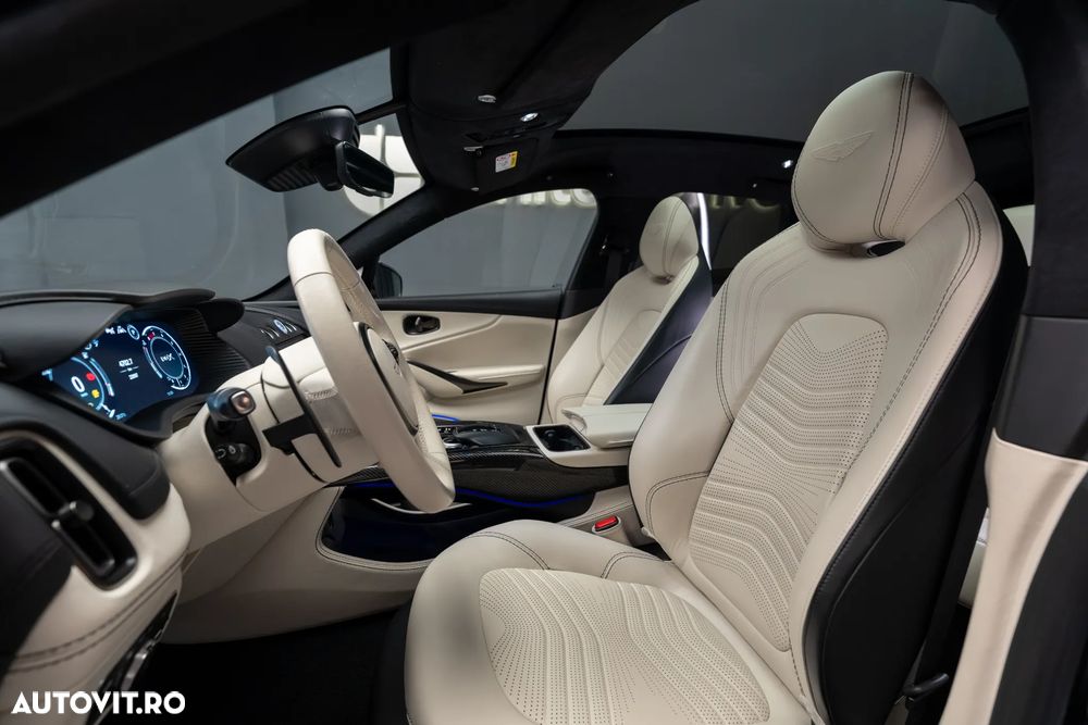 Aston Martin DBX - 25