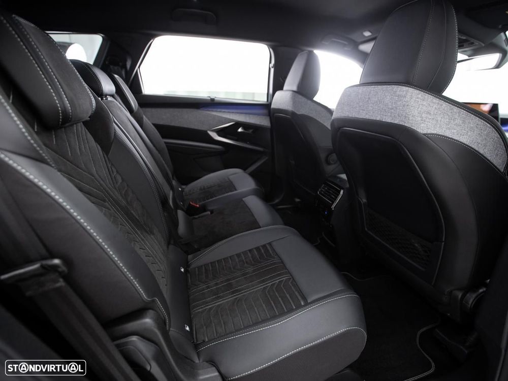 Peugeot E-5008 73 kWh GT - 12