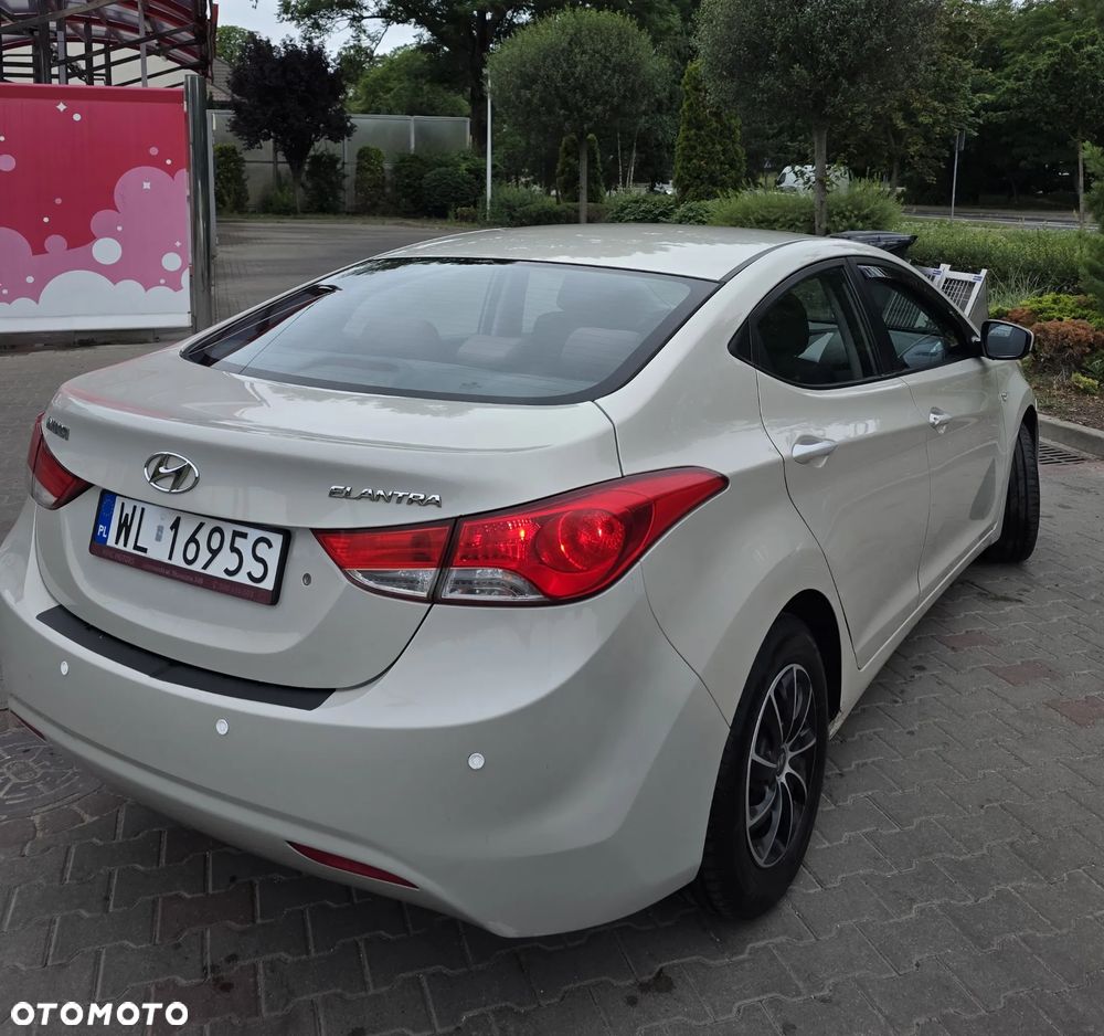 Hyundai Elantra - 5