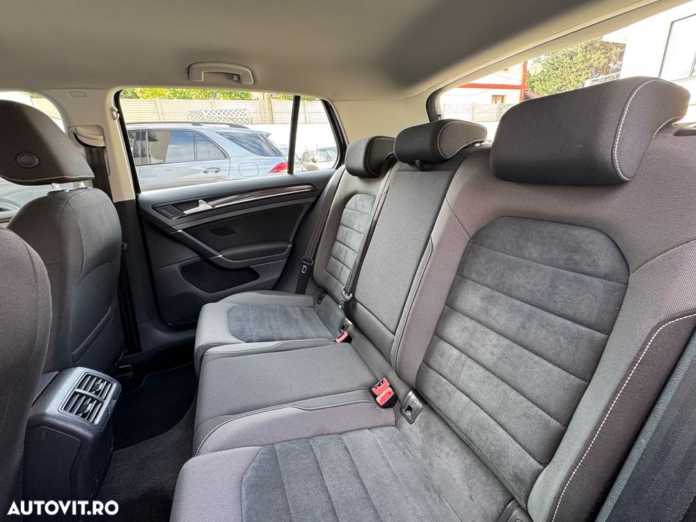 Volkswagen Golf 1.6 TDI BlueMotion Technology Comfortline - 16