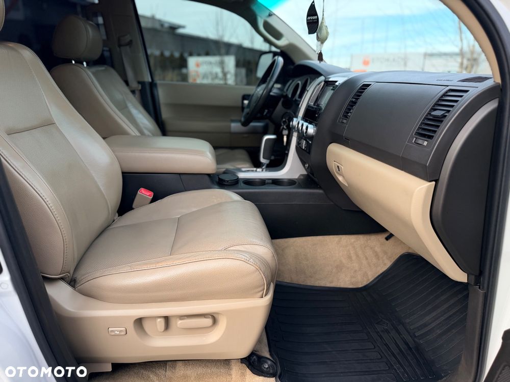 Toyota Sequoia - 22