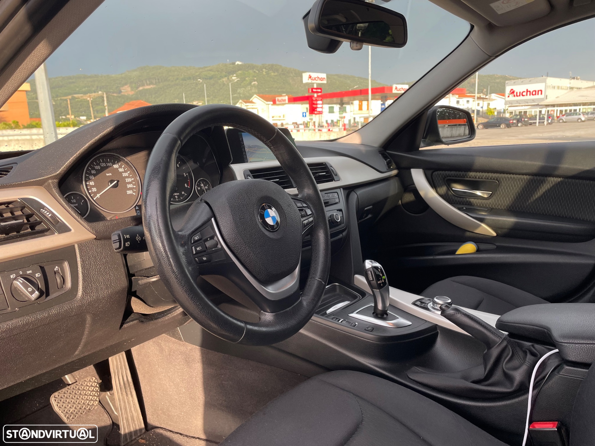 BMW 318 d Touring Auto - 8