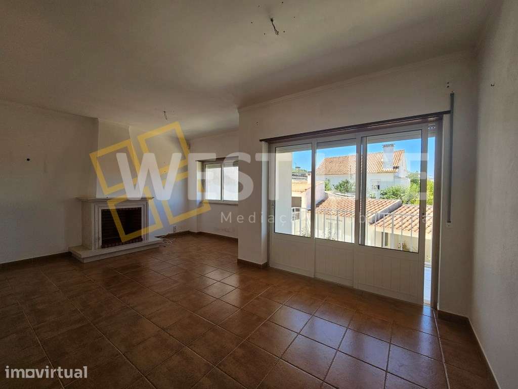 Moradia T3 situada no coração da Vila de Mafra com vista campo - Grande imagem: 5/31