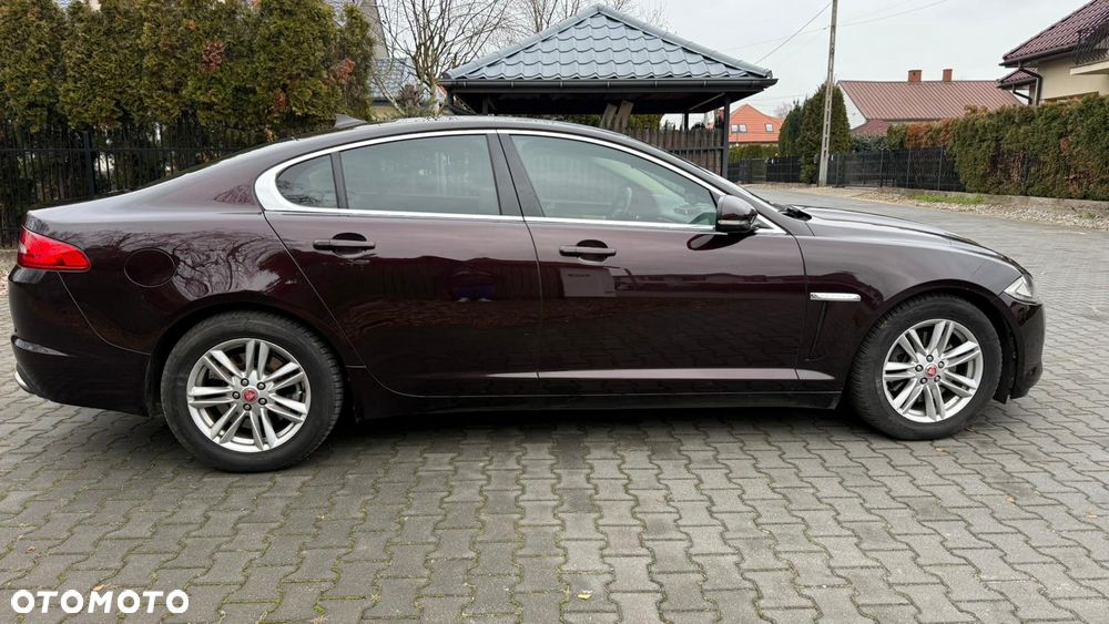 Jaguar XF 2.0 T Luxury - 6