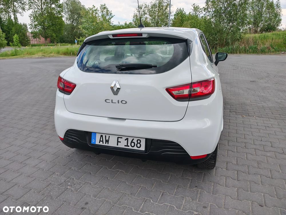 Renault Clio 1.2 16V 75 Life - 10