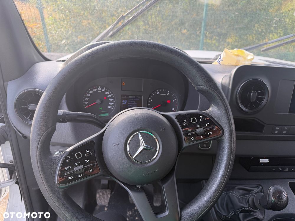 Mercedes-Benz Sprinter - 16