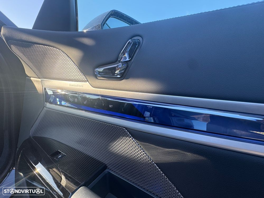 BMW i7 xDrive60 Pack Desportivo M - 8