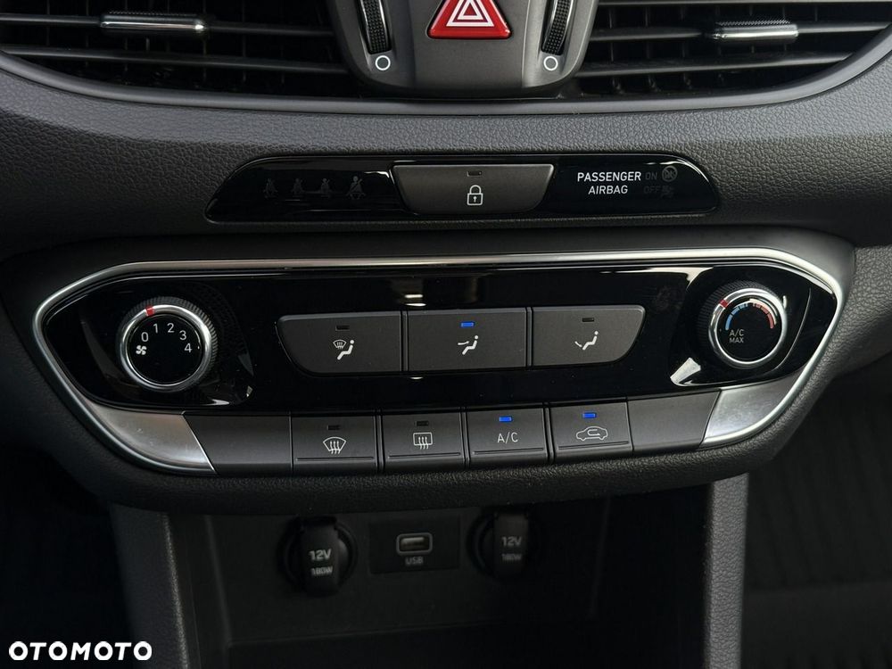 Hyundai i30 1.5 DPI Classic + - 24