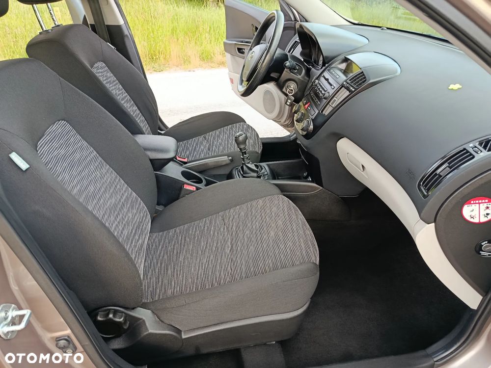 Kia Ceed 1.4 CVVT LX Basis - 29