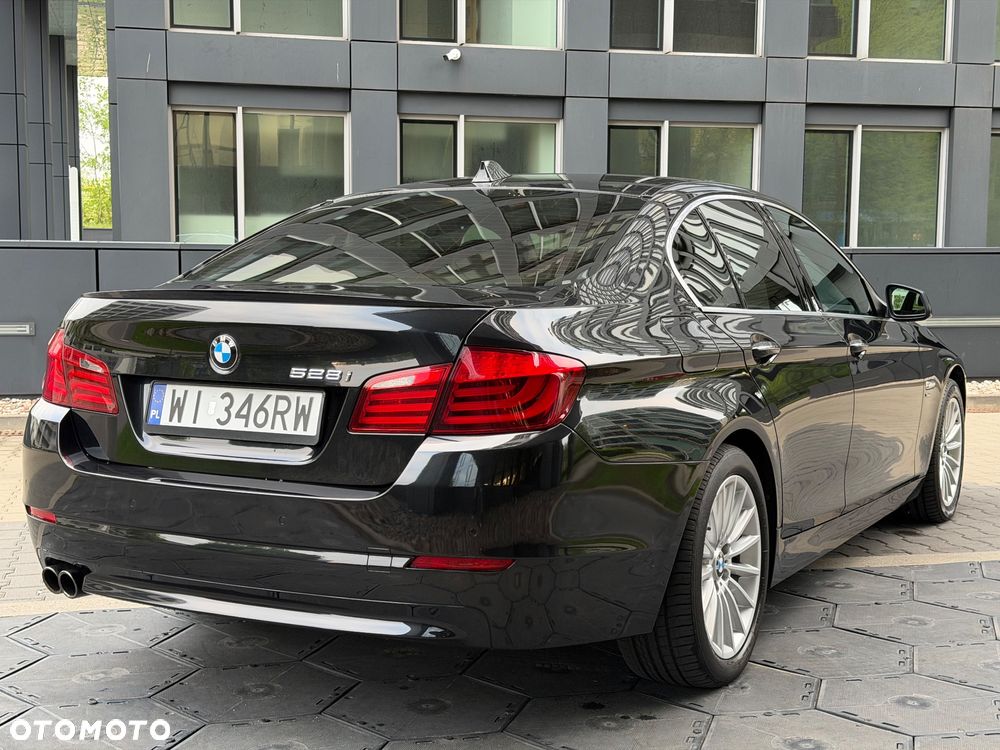 BMW Seria 5 528i xDrive - 11