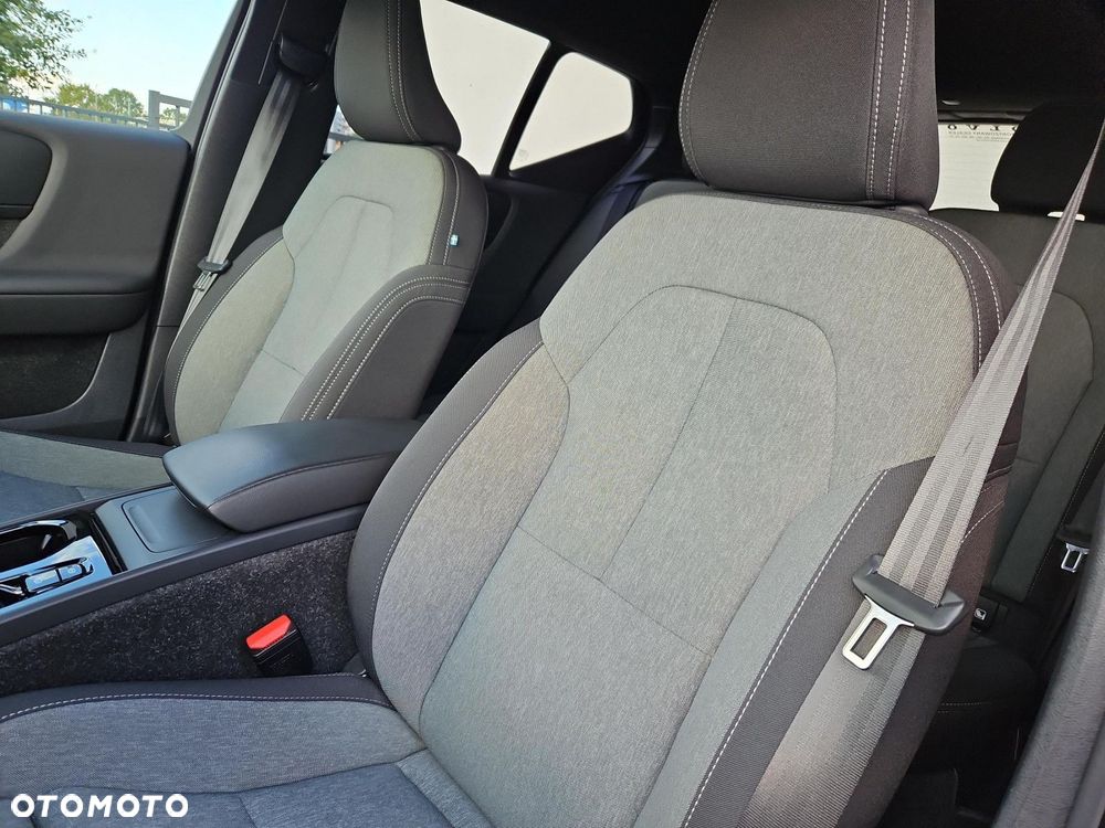 Volvo XC 40 B3 Plus Dark - 21