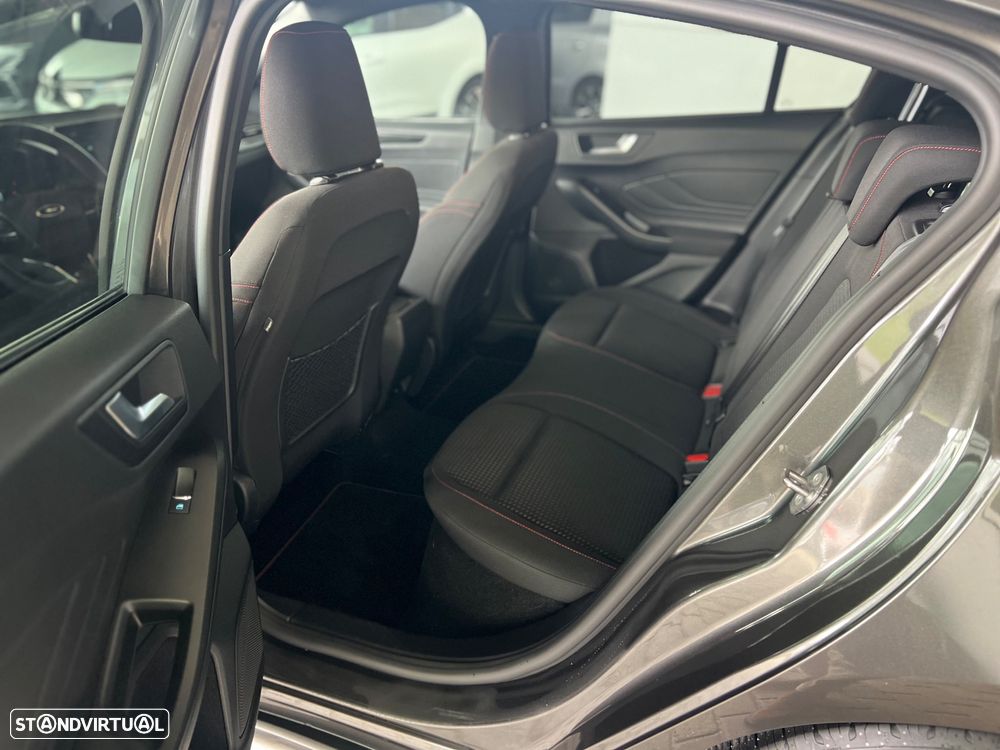 Ford Focus 1.0 EcoBoost MHEV ST-Line X - 15