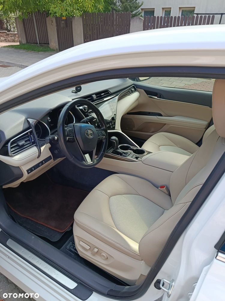 Toyota Camry 2.5 Hybrid Executive CVT - 8