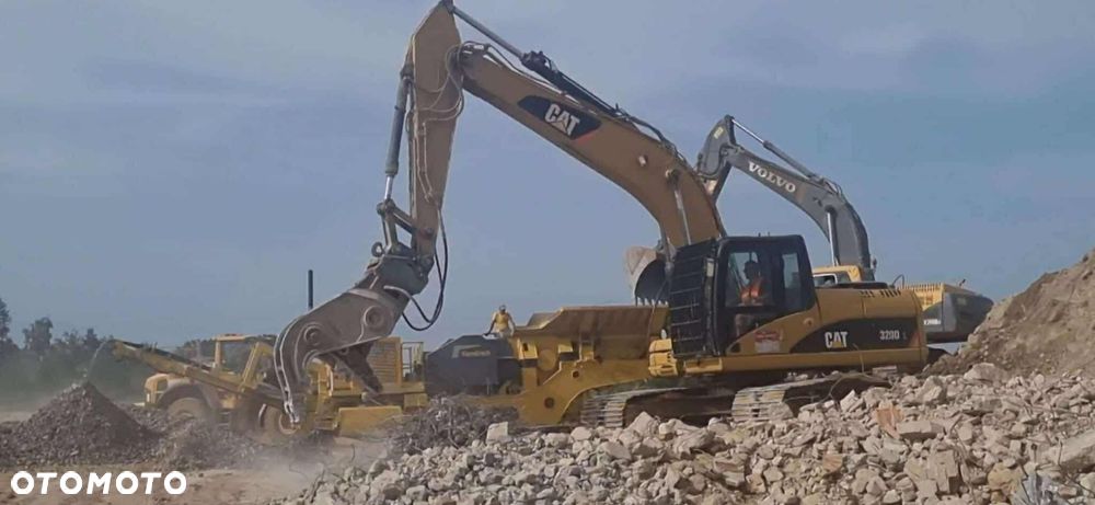 Caterpillar CAT320DL - 3