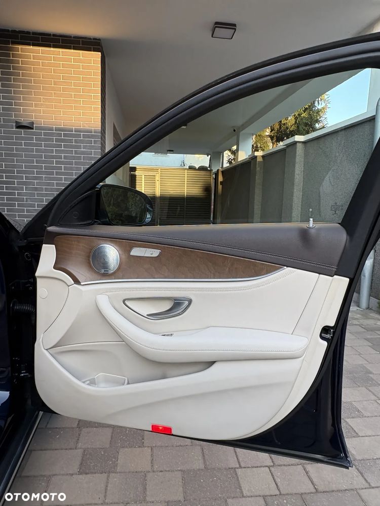 Mercedes-Benz Klasa E 220 d 4-Matic All-Terrain - 23