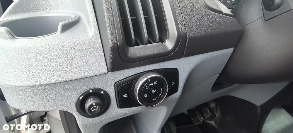 Ford Transit - 25