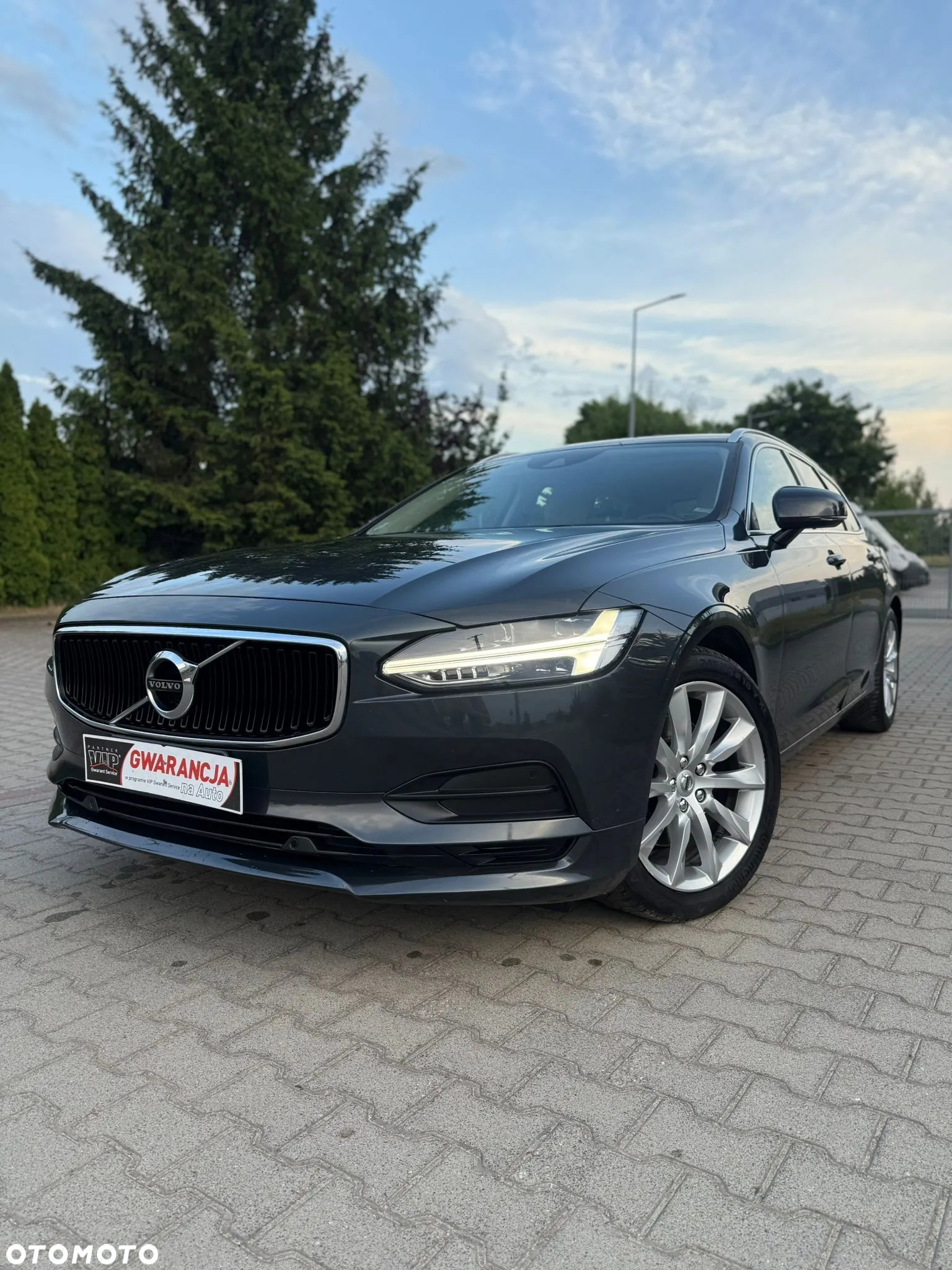 Volvo V90 D3 Momentum Pro - 10