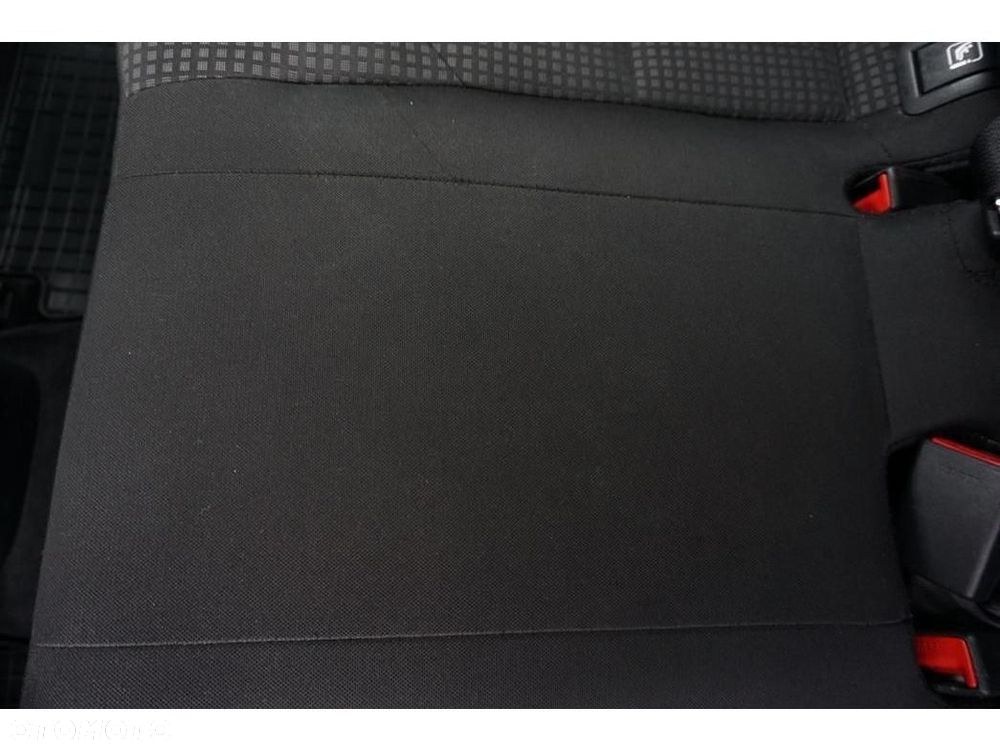 Kia Ceed - 27
