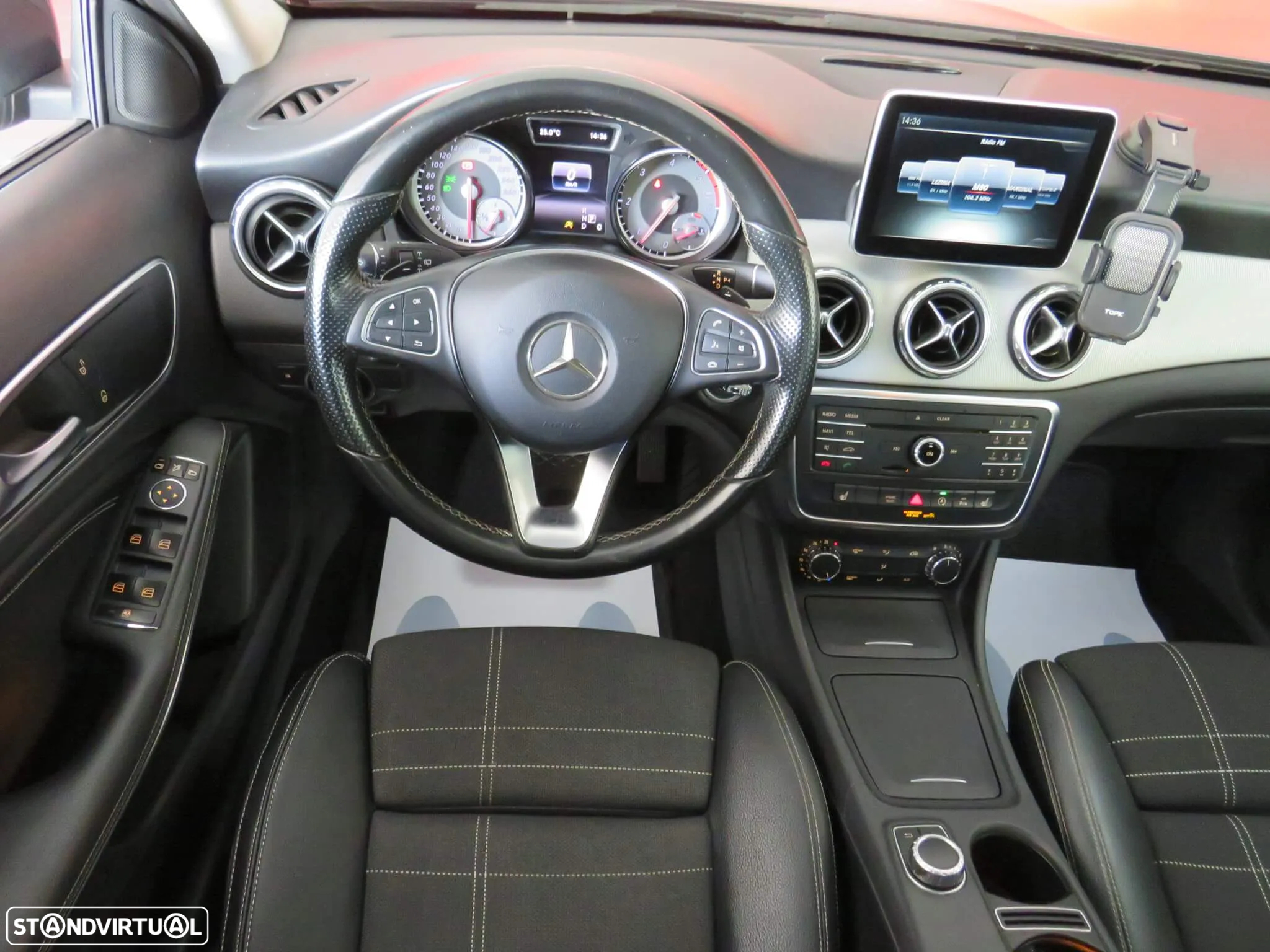Mercedes-Benz GLA 200 d 7G-DCT Urban - 15