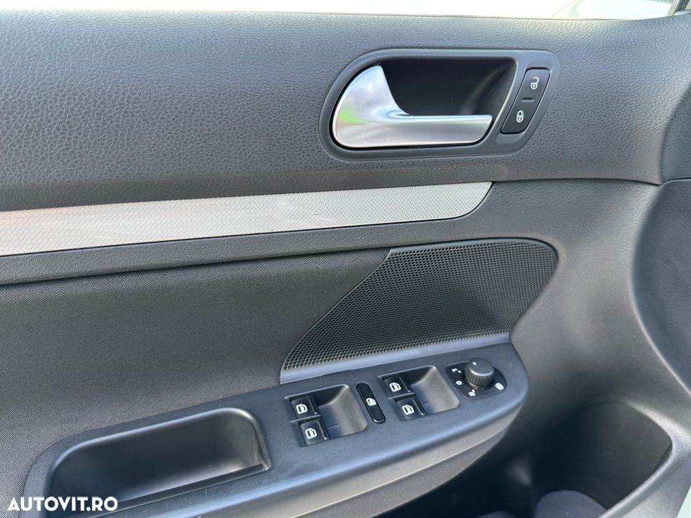 Volkswagen Golf 1.6 TDI DPF MATCH - 11