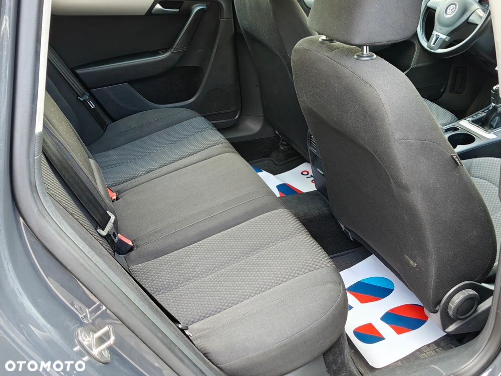 Volkswagen Passat 1.6 TDI Comfortline - 17