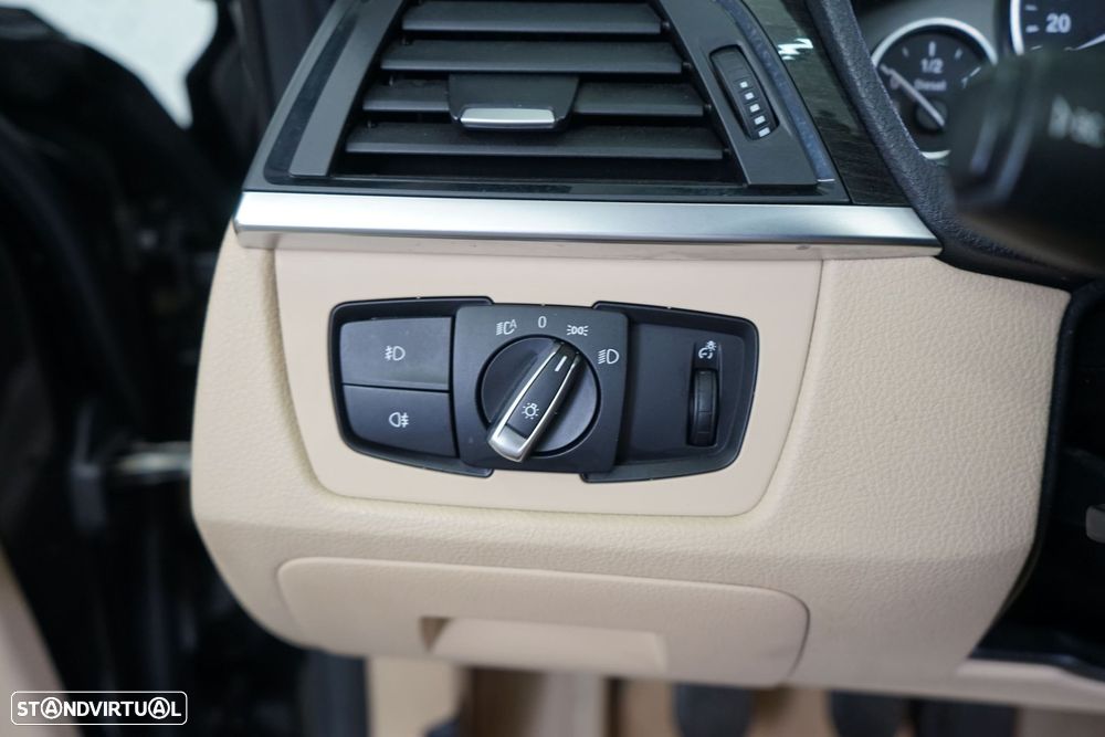 BMW 320 d Line Luxury - 29